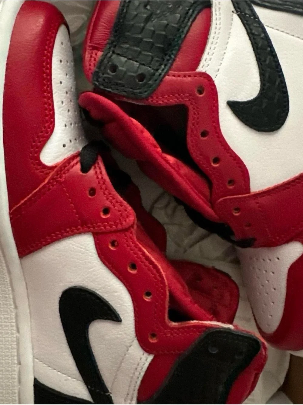 Women's Air Jordan 1 Retro High OG 'Satin Red' Size 5